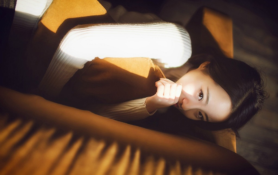 路还很长，难免心酸皱眉，但无论怎样，别松手就好。